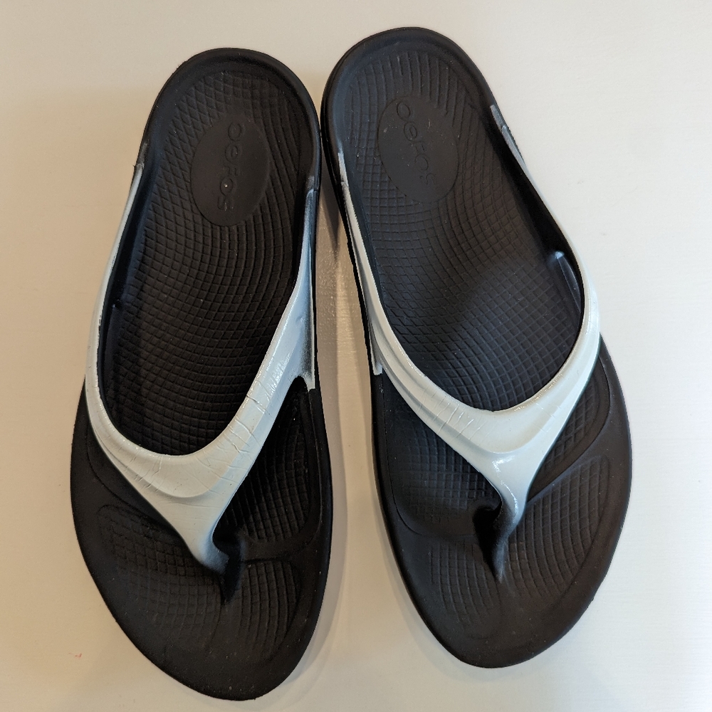 OOFOS recovery sandal